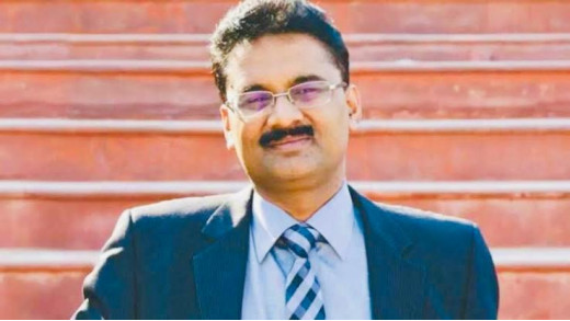 पिता ने खोली मिठाई की दुकान, बेटे ने लगाया दिमाग, बना दी 600 एकड़ की यूनिवर्सिटी